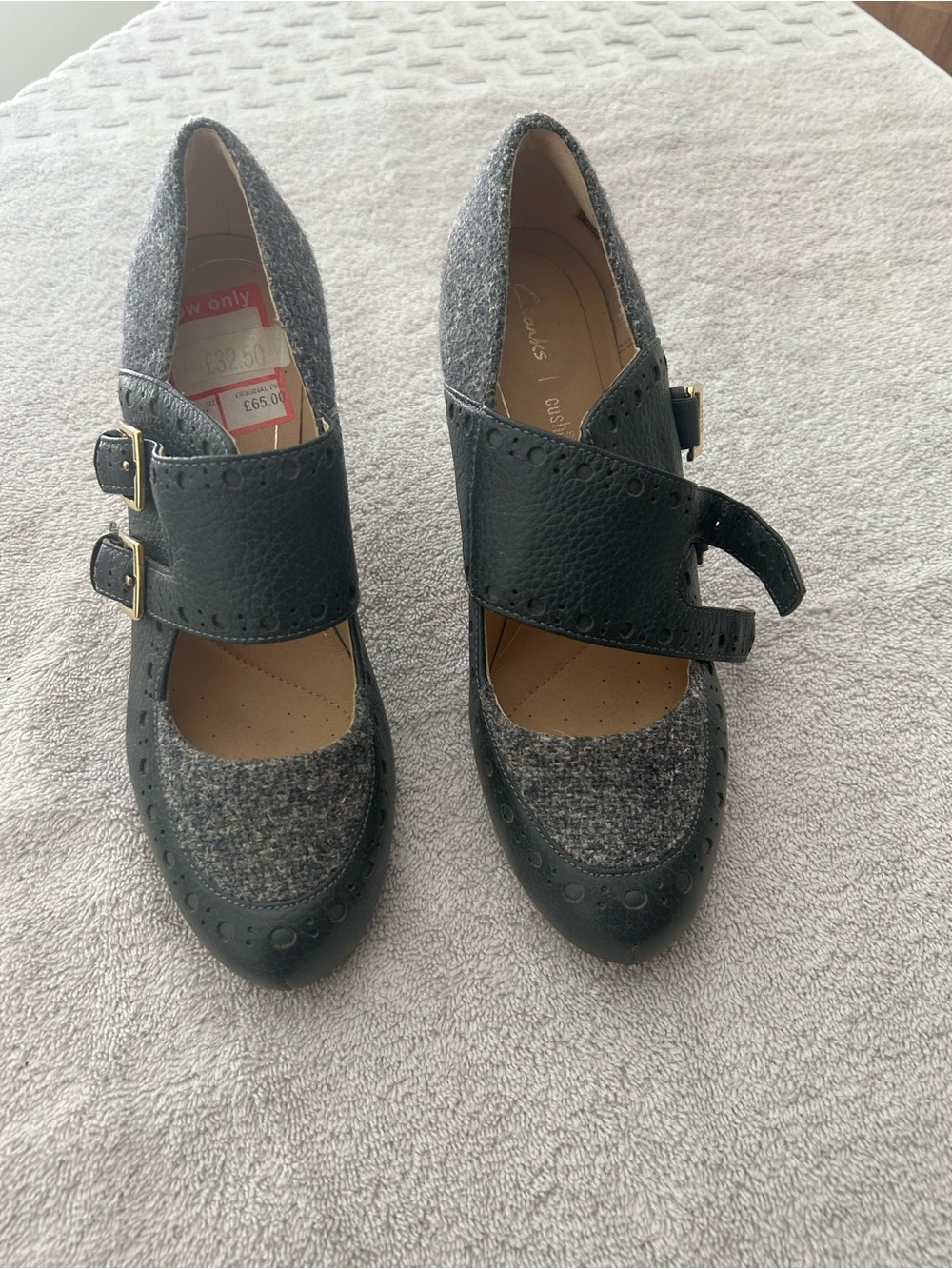 Clarks EU Women’s Gray Mary Jane Buckle Shoes